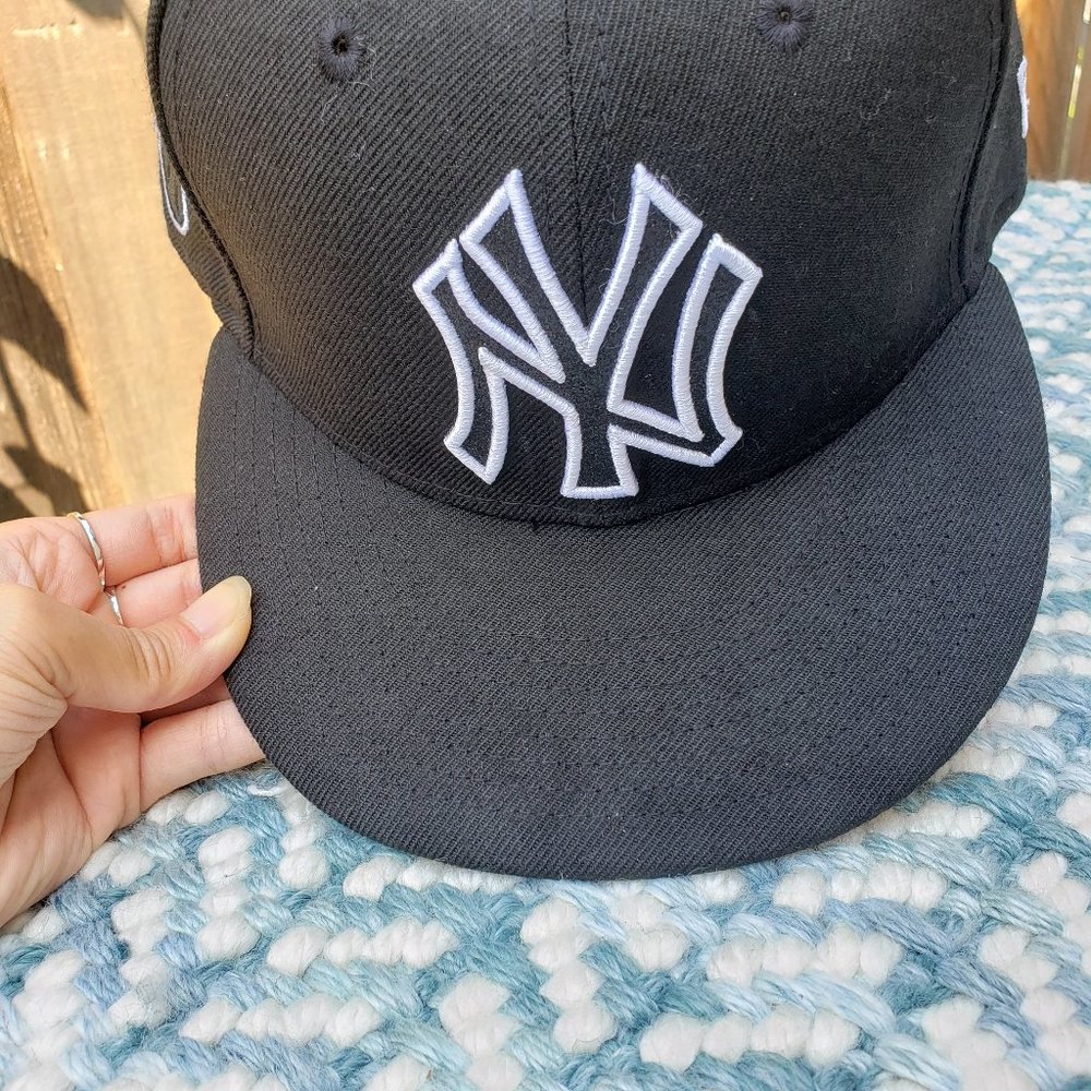 NEW ERA Black Glitter NY Snapback Hat! - Picture 2 of 16